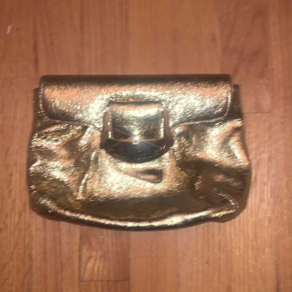 Juicy Couture Pam & Gela Gold Shimmery Magnetic Closure Clutch Purse Never Used - Picture 2 of 6